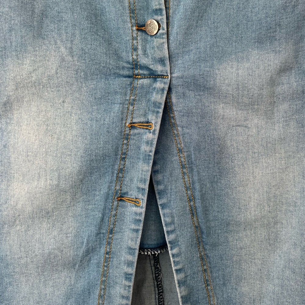 Rhythm + Rose Women Classic Light Blue Denim Skirt with Front Button Slit Size 8 - Picture 7 of 15